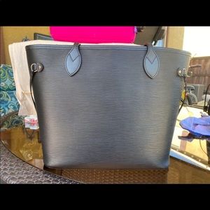 Authentic Luis Vuitton Black EPI leather Neverfull
